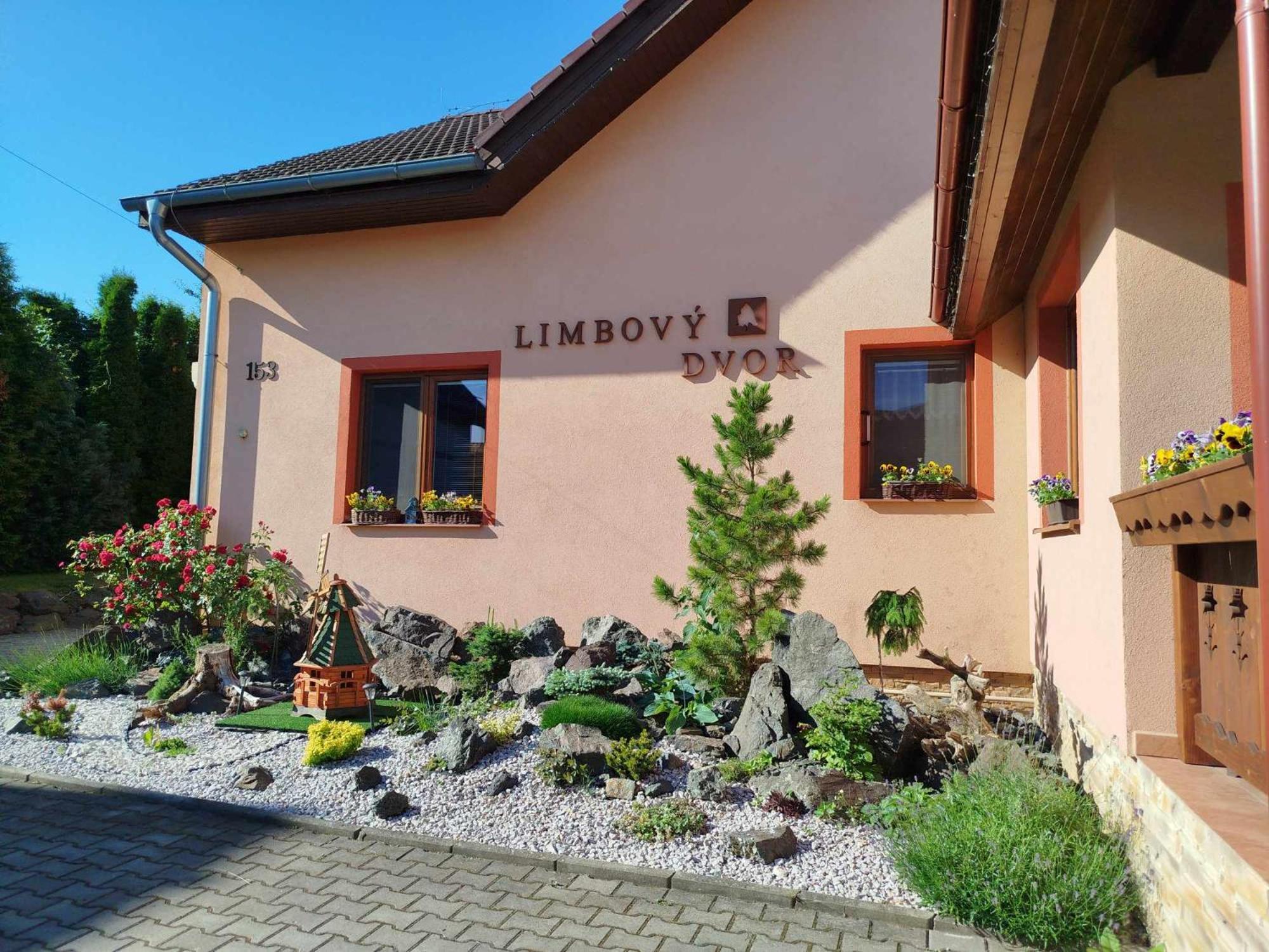 Отель Pezion Limbovy Dvor Врбов Экстерьер фото